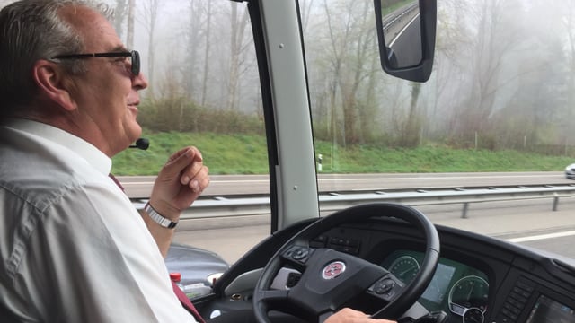 Carchauffeur Hans Schwab am Steuer Carchauffeur Hans Schwab am Steuer