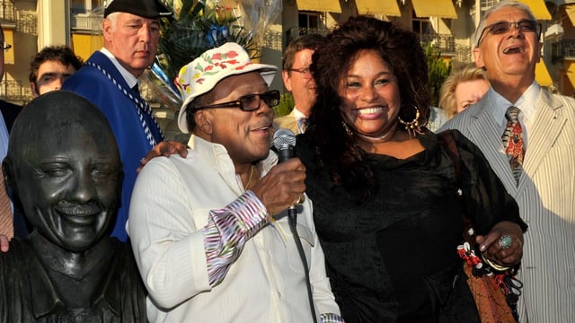 Claude Nobs, Chaka Khan und Quincy Jones und seine Büste Claude Nobs, Chaka Khan und Quincy Jones und seine Büste