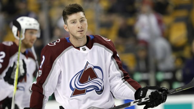 Matt Duchene ohne Helm beim Einspielen. Matt Duchene ohne Helm beim Einspielen.