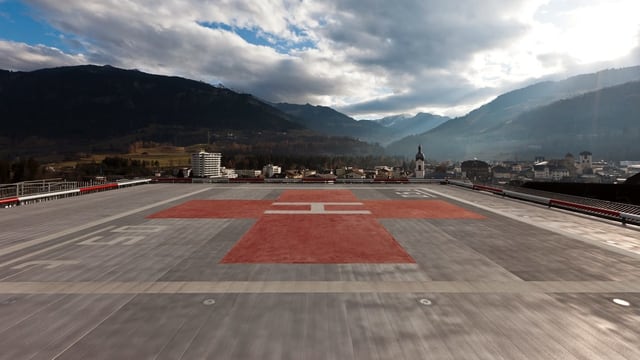 Helikopterlandeplatz auf dem Spital in Ilanz. Helikopterlandeplatz auf dem Spital in Ilanz.