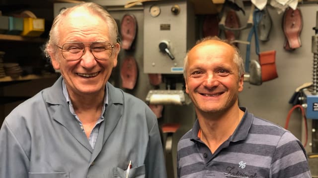 Zwei der letzten Schuhmacher St. Gallens arbeiten zusammen: Kurt Reither(72) und Daniel Nagel (50). Zwei der letzten Schuhmacher St. Gallens arbeiten zusammen: Kurt Reither(72) und Daniel Nagel (50).