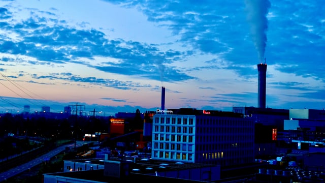 Beim Glattzentrum am linken Bildrand sind Nebelschwaden zu erkennen. Beim Glattzentrum am linken Bildrand sind Nebelschwaden zu erkennen.