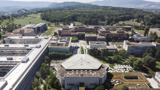 Totale auf die Gebäude der ETH Hönggerberg. Totale auf die Gebäude der ETH Hönggerberg.