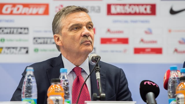 René Fasel an einer Medienkonferenz. René Fasel an einer Medienkonferenz.