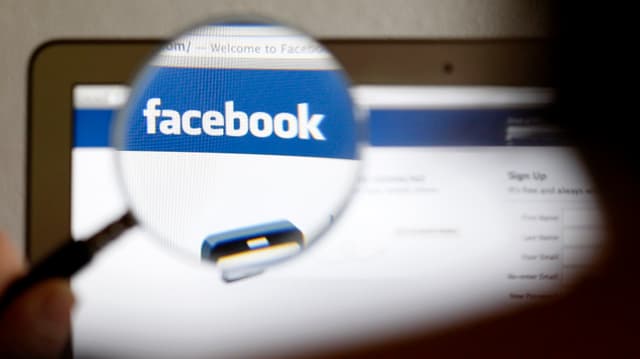 Facebook-Seite auf einem PC. Facebook-Seite auf einem PC.