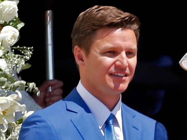 Ein Mann in blauem Anzug Ein Mann in blauem Anzug