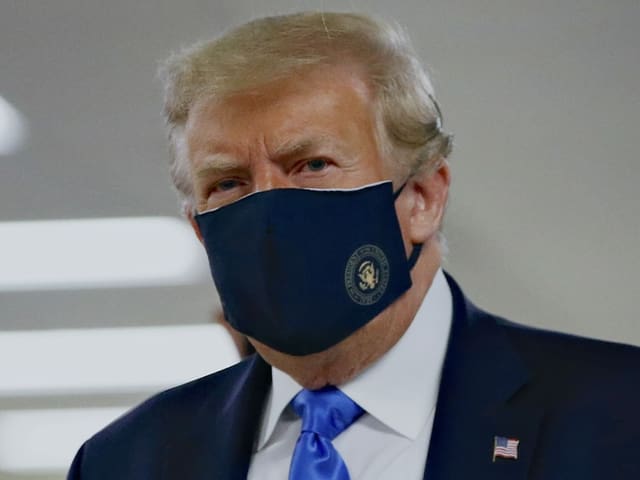 Donald Trump mit Maske. Donald Trump mit Maske.