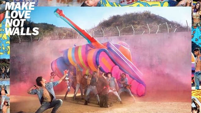 Eine Werbung von Diesel, die einen farbigen Panzer zeigt. Eine Werbung von Diesel, die einen farbigen Panzer zeigt.