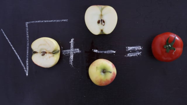 Wandtafel mit Rechenaufgabe mit Früchten und Gemüse Wandtafel mit Rechenaufgabe mit Früchten und Gemüse