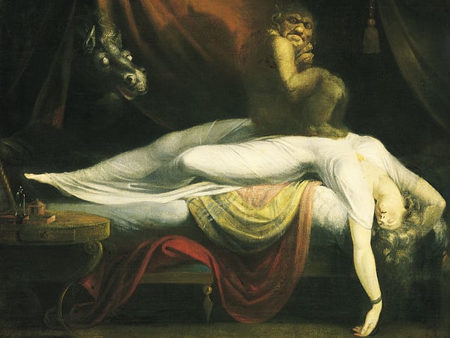 Das Bild zeigt einen Nachtmahr, der auf der Brust einer schlafenden Frau sitzt. Das Bild zeigt einen Nachtmahr, der auf der Brust einer schlafenden Frau sitzt.
