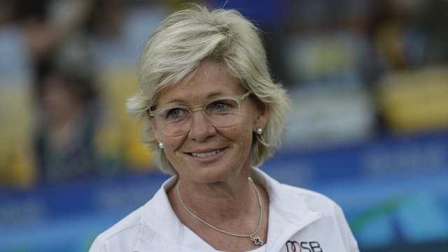 Silvia Neid mit einem Lächeln im Gesicht. Silvia Neid mit einem Lächeln im Gesicht.