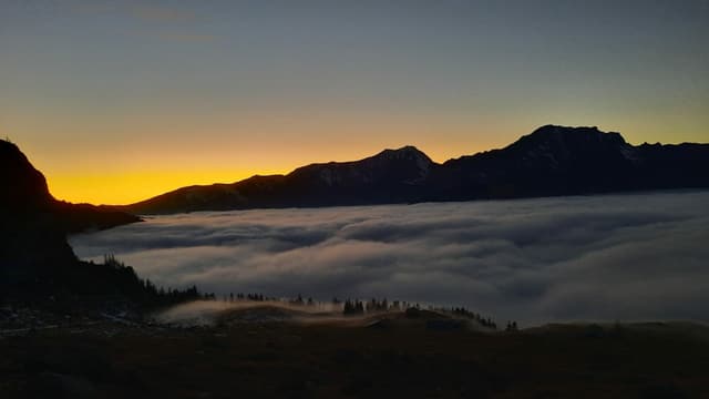 Abendstimmung über dem Nebel. Abendstimmung über dem Nebel.
