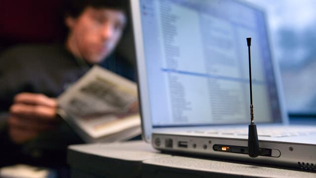 Computer in einem Zugabteil. Computer in einem Zugabteil.