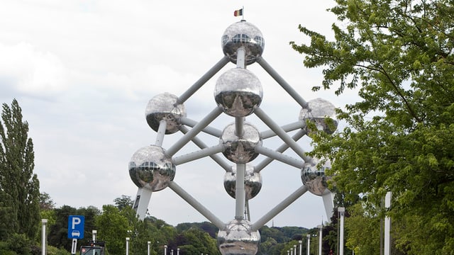 Das Gebäude vor dem HIntergrund grauer Wolken. Das Gebäude vor dem HIntergrund grauer Wolken.