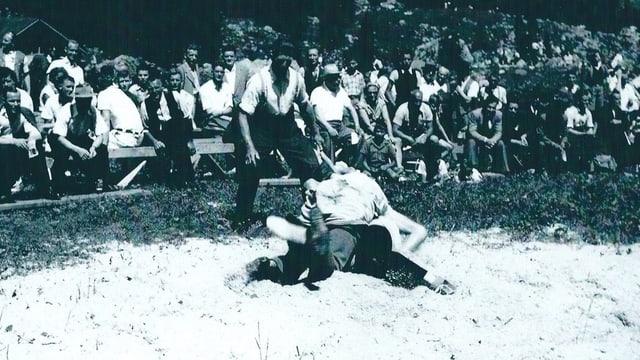 Schwarz weiss Foto der Schwägalp-Schwinget aus den Fünfziger Jahren. Schwarz weiss Foto der Schwägalp-Schwinget aus den Fünfziger Jahren.