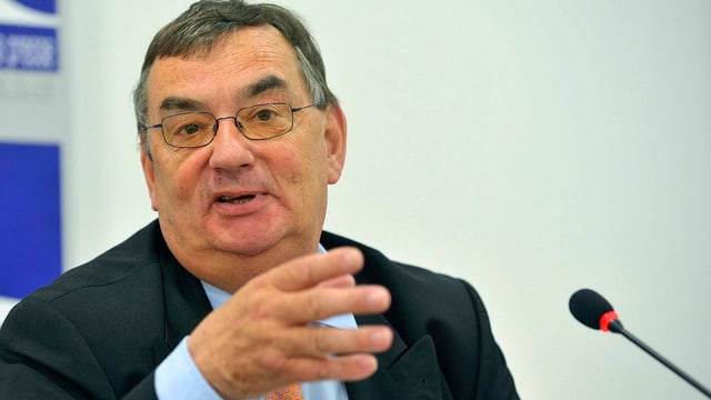 Wasescha mit Mikrofon Wasescha mit Mikrofon