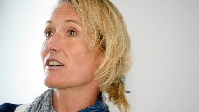 Susanne Hochuli vor den Medien am Zürcher Flughafen. Susanne Hochuli vor den Medien am Zürcher Flughafen.