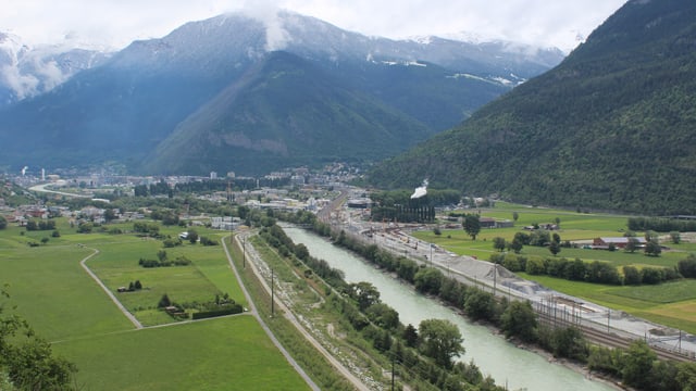 Luftaufnahme des Rhonetals zwischen Visp und Baltschieder. Luftaufnahme des Rhonetals zwischen Visp und Baltschieder.