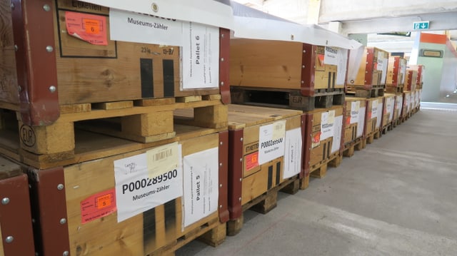 Holzkisten auf Pallet. Holzkisten auf Pallet.