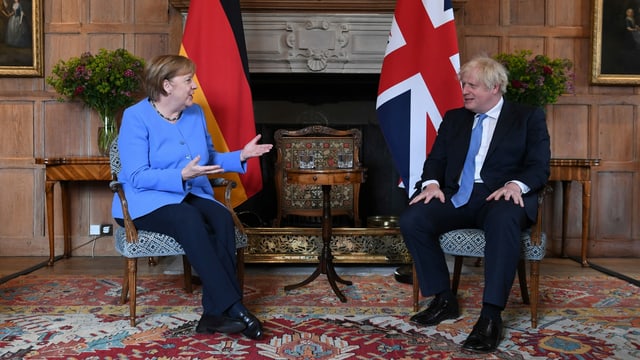 Merkel und Johnson im Gespräch. Merkel und Johnson im Gespräch.