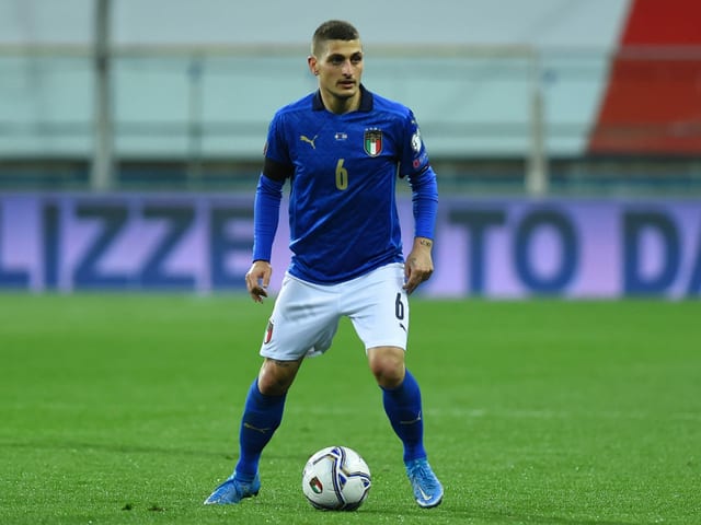 Marco Verratti am Ball im Trikot der italienischen Nationalmannschaft Marco Verratti am Ball im Trikot der italienischen Nationalmannschaft