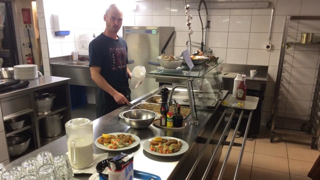 Ein Mittagessen im Adler kostet 7 Franken. Ein Mittagessen im Adler kostet 7 Franken.