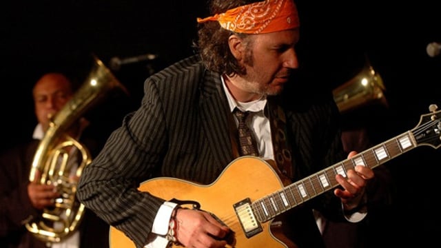 Musiker mit Gitarre Musiker mit Gitarre