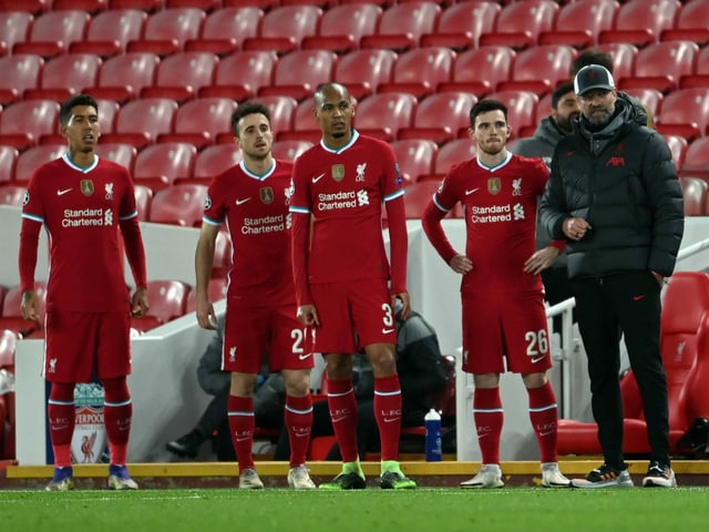 Trainer Jürgen Klopp und 4 Liverpool-Spieler. Trainer Jürgen Klopp und 4 Liverpool-Spieler.