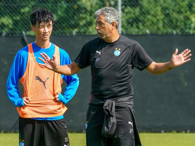 Neuzugang Ming-Yang Yang (links) und Trainer Joao Carlos Pereira bei GC im Training Neuzugang Ming-Yang Yang (links) und Trainer Joao Carlos Pereira bei GC im Training