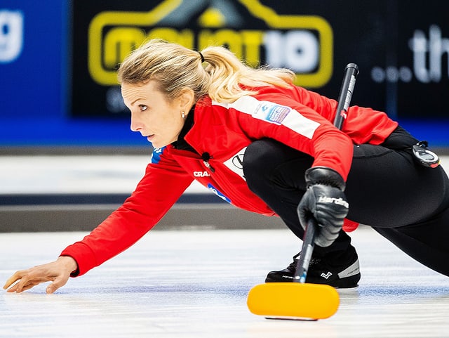 Skip Silvana Tirinzoni führt die Schweizer Curlerinnen in den Halbfinal. Skip Silvana Tirinzoni führt die Schweizer Curlerinnen in den Halbfinal.