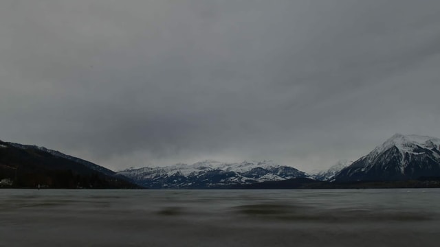 Blick vom Schadaupark über den Thunersee. Blick vom Schadaupark über den Thunersee.