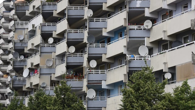 Die Front einer Wohnsiedlung in Köln-Chorweiler. Die Front einer Wohnsiedlung in Köln-Chorweiler.