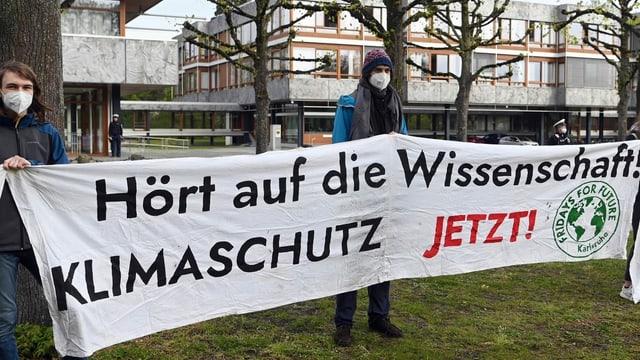 Zu sehen Demonstrierende in Karlsruhe. Zu sehen Demonstrierende in Karlsruhe.
