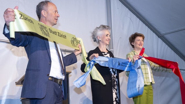 Stadtrat Richard Wolff (AL), Regierungsrätin Carmen Walker-Späh (FDP) und Bundesrätin Simonetta Sommaruga (SP) Stadtrat Richard Wolff (AL), Regierungsrätin Carmen Walker-Späh (FDP) und Bundesrätin Simonetta Sommaruga (SP)