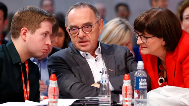 Kühnert mit dem designierten Führungsduo. Kühnert mit dem designierten Führungsduo.