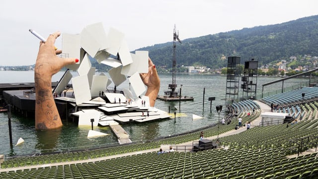Video «Oper «Carmen» aus Bregenz – Der Countdown» abspielen Video «Oper «Carmen» aus Bregenz – Der Countdown» abspielen