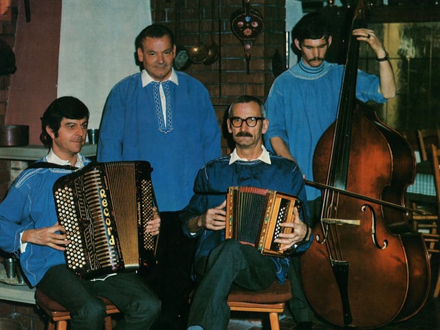 Eine vierköpfige Volksmusik-Formation. Eine vierköpfige Volksmusik-Formation.