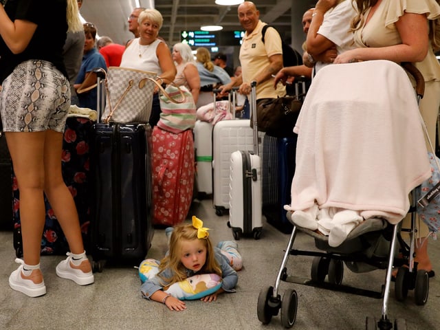 Menschen am Flughafen Menschen am Flughafen