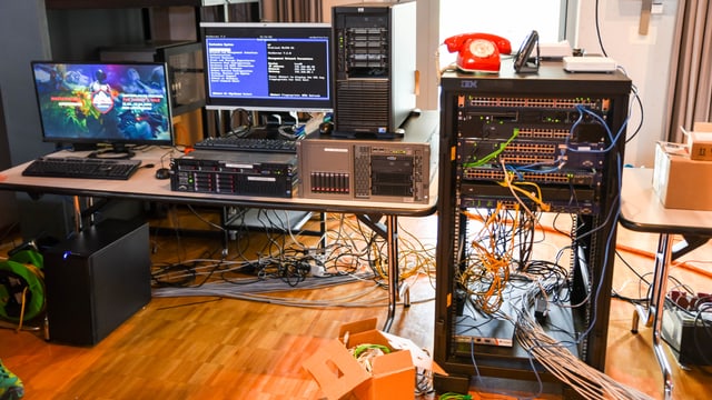 Computer und Kabelinstallationen Computer und Kabelinstallationen