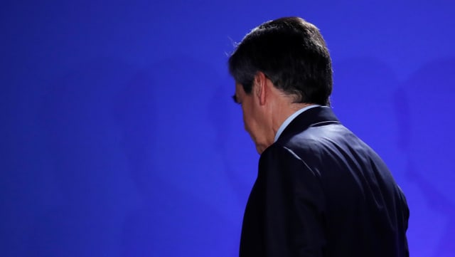 François Fillon tritt von der Bühne ab. François Fillon tritt von der Bühne ab.
