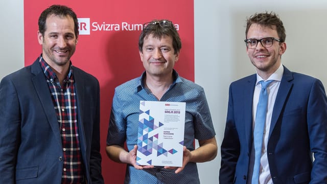 Da san. Adriano Iseppi (referent), Guadench Dazzi (manader da la redacziun reflexiun) e Michael Spescha (president dal Cussegl dal public SRG.R). Da san. Adriano Iseppi (referent), Guadench Dazzi (manader da la redacziun reflexiun) e Michael Spescha (president dal Cussegl dal public SRG.R).