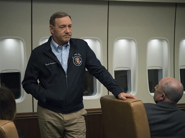 Filmstill: Kevin Spacey als US-Präsident in der Air Force One. Filmstill: Kevin Spacey als US-Präsident in der Air Force One.