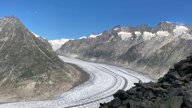 Blick vom Bettmerhorn auf den Aletschgletscher. Blick vom Bettmerhorn auf den Aletschgletscher.
