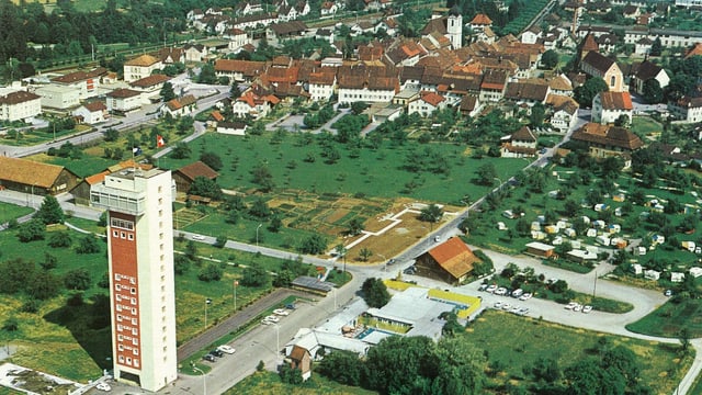 Luftaufnahme von 164: Bad Zurzach mit dem Turm Luftaufnahme von 164: Bad Zurzach mit dem Turm