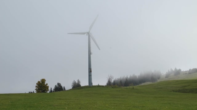 Windrad im Nebel. Windrad im Nebel.