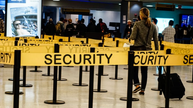 Sicherheitsbänder am Flughafen Sicherheitsbänder am Flughafen