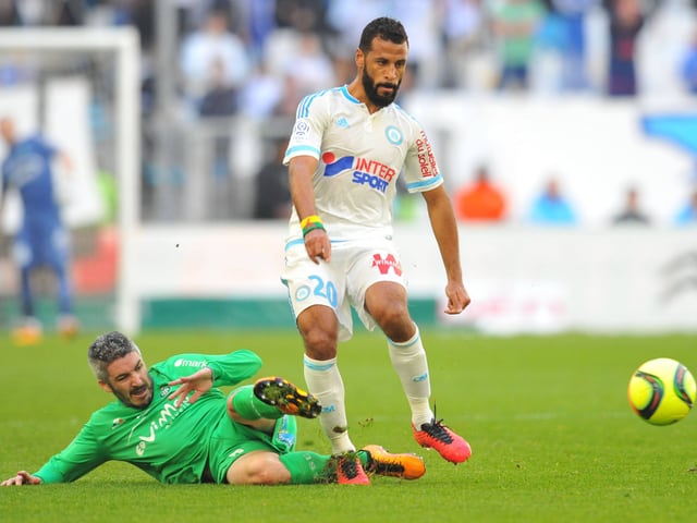 Zweikampf im Spiel zwischen Marseille und St. Etienne