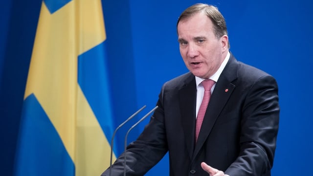 Löfven am Rednerpult. Löfven am Rednerpult.