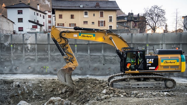 Bagger gräbt im Boden. Bagger gräbt im Boden.