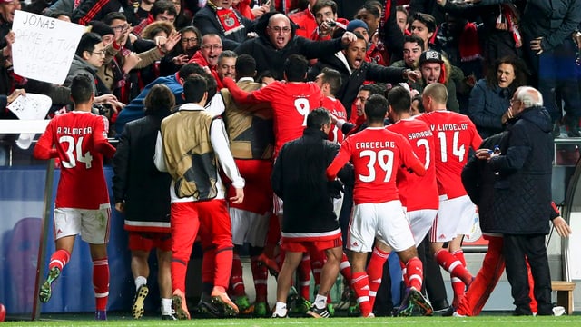 Benfica Lissabon celebrescha la victoria encunter Zenit St. Petersburg. Benfica Lissabon celebrescha la victoria encunter Zenit St. Petersburg.